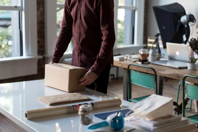 Box Boxes. Versandkosten für Pakete in der Schweiz für Online-Shops